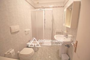 GD Case Vacanza -Castello Aragonese-にあるバスルーム