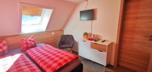 Postel nebo postele na pokoji v ubytování Gästehaus Behabühl