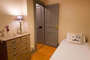 Ένα ή περισσότερα κρεβάτια σε δωμάτιο στο Aix-les-bains - Le Splendide - Riviera des Alpes +14 φωτογραφίες