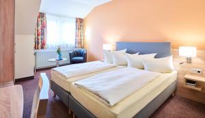 Postel nebo postele na pokoji v ubytování Hotel Merian Rothenburg