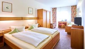Postel nebo postele na pokoji v ubytování Hotel Merian Rothenburg