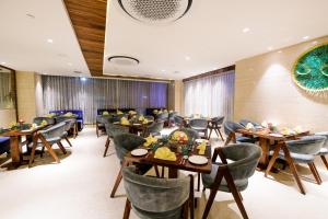 A restaurant or other place to eat at Best Western La Vista Pathankot