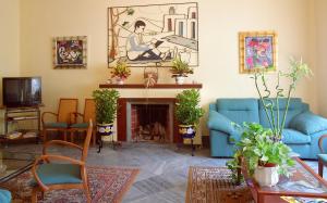 a living room with a blue couch and a fireplace at California in Málaga