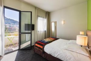 Postel nebo postele na pokoji v ubytování Esatitude Hotel