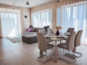 Zdjęcie z galerii obiektu Stay Here - Downtown South Ridge 2BR apartment w Dubaju