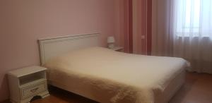 Rúm í herbergi á Grimis Villa