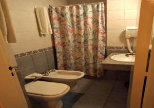 Ett badrum på Hotel Nontue Abasto Buenos Aires