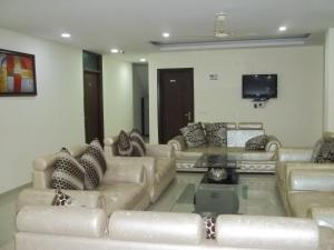 TV a/nebo společenská místnost v ubytování Hotel Kundan Palace