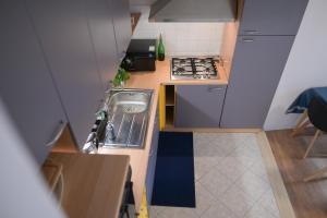 a small kitchen with a sink and a stove at Un terrazzo sulla magia in Siena