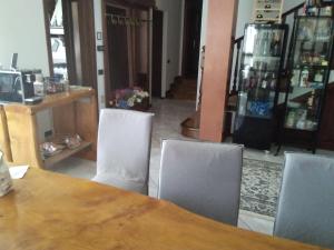 A seating area at Villa Azalea