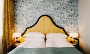 Postel nebo postele na pokoji v ubytování Hotel Bristol