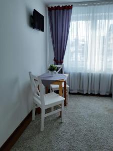 Televízia a/alebo spoločenská miestnosť v ubytovaní Pokoje u Agi