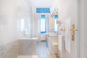 Koupelna v ubytování Lia Rooms 2 + 27 fotografií
