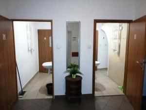 Koupelna v ubytování Hostel Gliwice Centrum PARKING + 37 fotografií