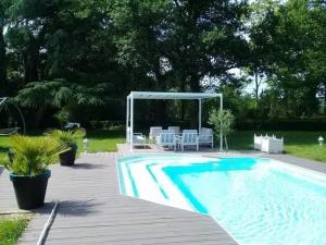 Piscina en o cerca de Château du Vergnet