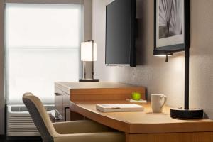TV a/nebo společenská místnost v ubytování Hyatt Place Tucson Central