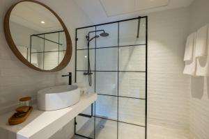 a bathroom with a sink and a mirror at Barbarossa Suites Plaza de España in Merida