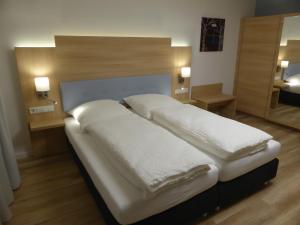 Postel nebo postele na pokoji v ubytování Leister Apparthotel