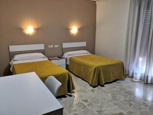 Cama o camas de una habitación en Hostal Madrid I