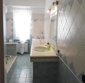 a bathroom with a sink and a mirror and a tub at Casa vacanze GALA in Fiumicino +33 photos
