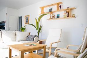 TV a/nebo společenská místnost v ubytování Casa do Titou