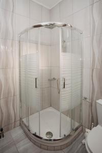 A bathroom at Mythic House Még 37 kép