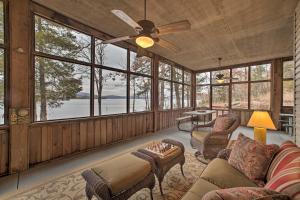 Gallery image of Family and Fisherman Friendly Home on Beaver Lake! in Garfield