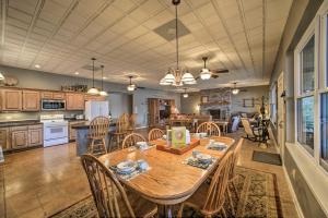 Family and Fisherman Friendly Home on Beaver Lake!