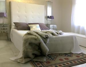 Gallery image of Villa de Lujo con Jardines y Piscina in El Puerto de Santa Mar&iacute;a