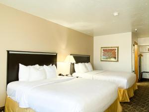 Postel nebo postele na pokoji v ubytování Quality Inn Vernal near Dinosaur National Monument + 24 fotografií