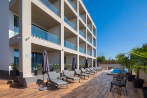 En balkon eller terrasse på Ellure Luxury Suites