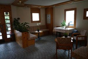 a living room with a table and chairs and windows at Hotel Schiffahrt in Mols