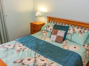 Postel nebo postele na pokoji v ubytování Ellen's Cottage