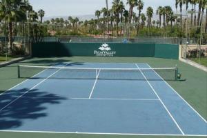 Съоражения за тенис и/или скуош в/до Palm Valley CC 3 Bdrms 2 Bath Platinum Membership или наблизо