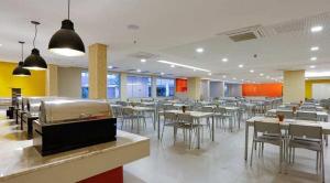 a dining room with tables and chairs in a restaurant at Apartamento Resort em Olímpia in Olímpia +17 photos