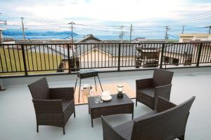 En balkon eller terrasse på Awaji Portside Holiday Home CHOUTA - Self Check-In Only