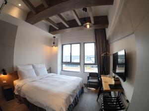 Postel nebo postele na pokoji v ubytování Watermark Hotel Kaohsiung Main Station