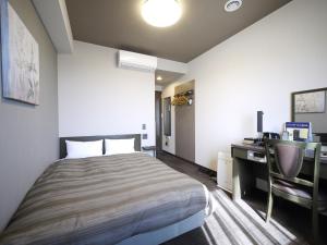 A bed or beds in a room at Hotel Route-Inn Susono Inter