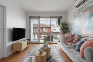 Gallery image of Heart of Ormond Apartment by Ready Set Host in Carnegie