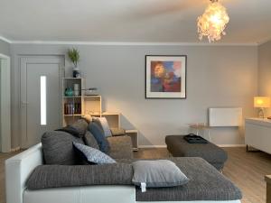 Posezení v ubytování Forest View Apartments in Winterberg Sauerland - Private Garden Facing the Woods