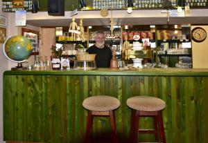 Lounge nebo bar v ubytování Hostinec U Čertova mlýna