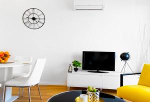 Televízia a/alebo spoločenská miestnosť v ubytovaní Apartment Ante&Marijana