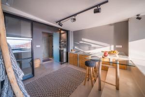 A kitchen or kitchenette at Sophia Aegina