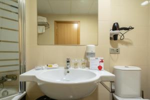 Koupelna v ubytování Hotel Abades Via Norte