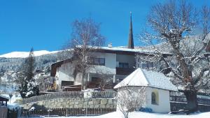 Nespecifikovaný výhled na hory nebo výhled na hory při pohledu z apartmánu
