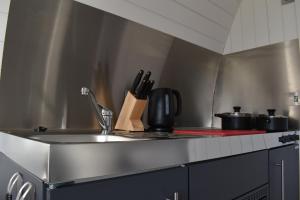 Kuchyň nebo kuchyňský kout v ubytování Grantown Caravan Park
