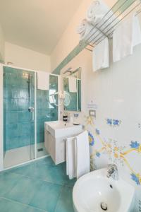 Koupelna v ubytování Hotel Corallo Circeo