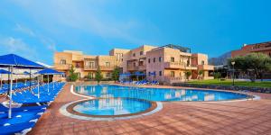 Vasia Resort & Spa内部或周边的泳池