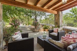 A seating area at Sa Vinya de Son Bou
