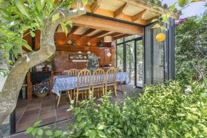 A garden outside Sa Vinya de Son Bou